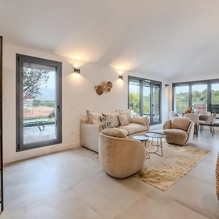 3 Bedrooms With Terrace - Happy דירה