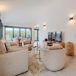3 Bedrooms With Terrace - Happy