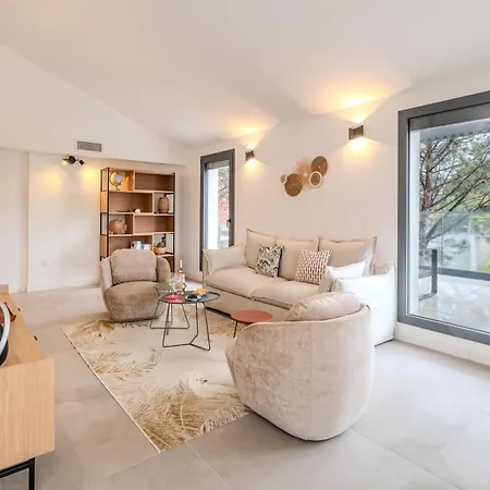 3 Bedrooms With Terrace - Happy *