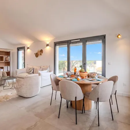 Lejlighed 3 Bedrooms With Terrace - Happy *
