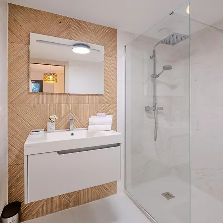 Lejlighed 3 Bedrooms With Terrace - Happy