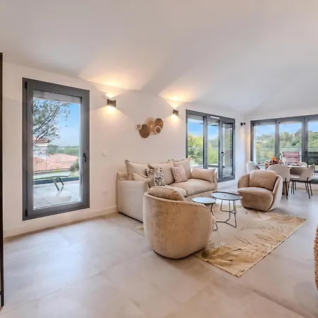 Lejlighed 3 Bedrooms With Terrace - Happy
