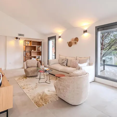 3 Bedrooms With Terrace - Happy